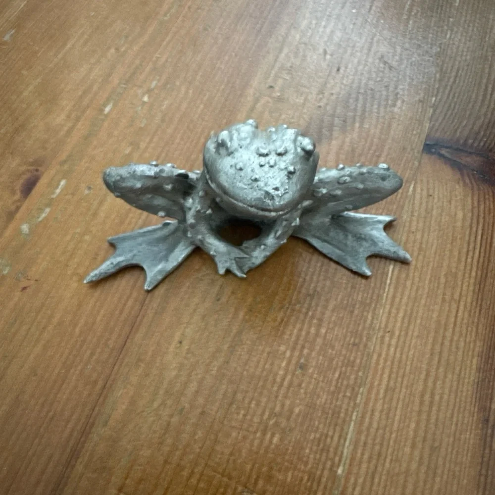 Vintage Decorative Frog Figurine Set - Pewter / JJ